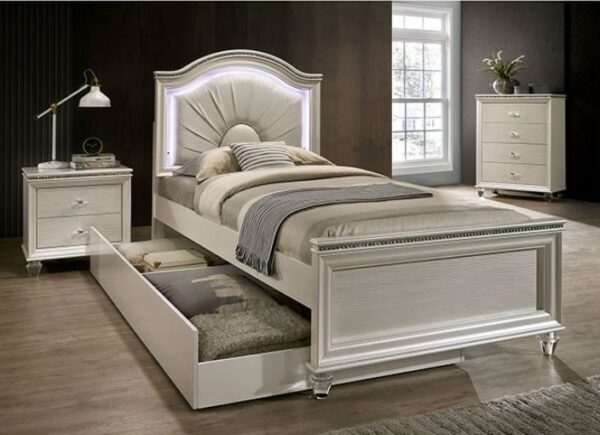 Alexis Leatherette Upholstered Bed in Pearl White