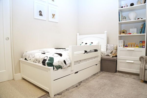 Maxtrix Traditional Bed (White, Natural and Chestnut)