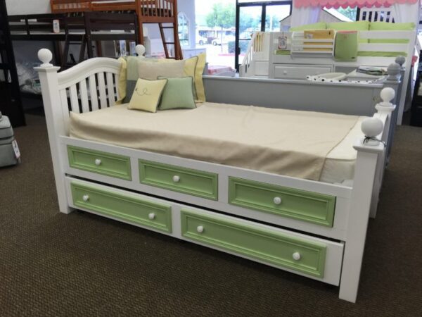 Country Hill Poster Bed w/ Storage and Trundle