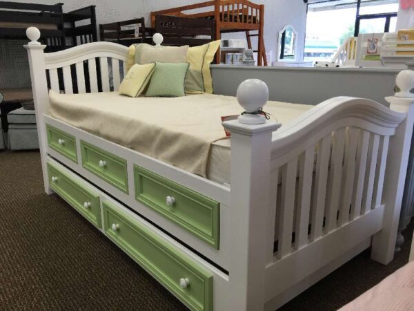 Country Hill Poster Bed w/ Storage and Trundle - Image 3