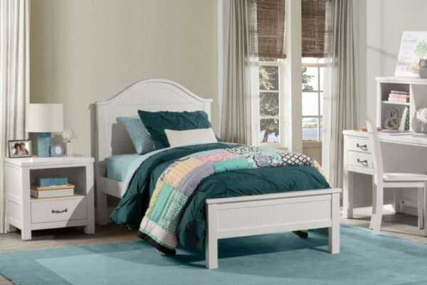 Kenwood Collection Curved Panel Bed in Distressed White