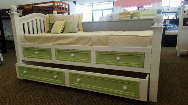 Country Hill Poster Bed w/ Storage and Trundle - Image 4