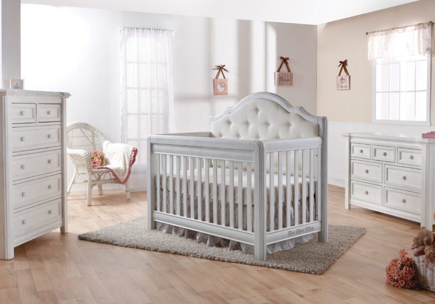 Cristallo-Crib-in-Vintage-White-Set-2