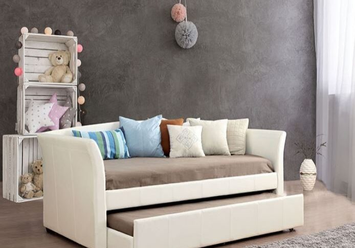 Mar-Twin-Size-Daybed-with-Trundle-in-White